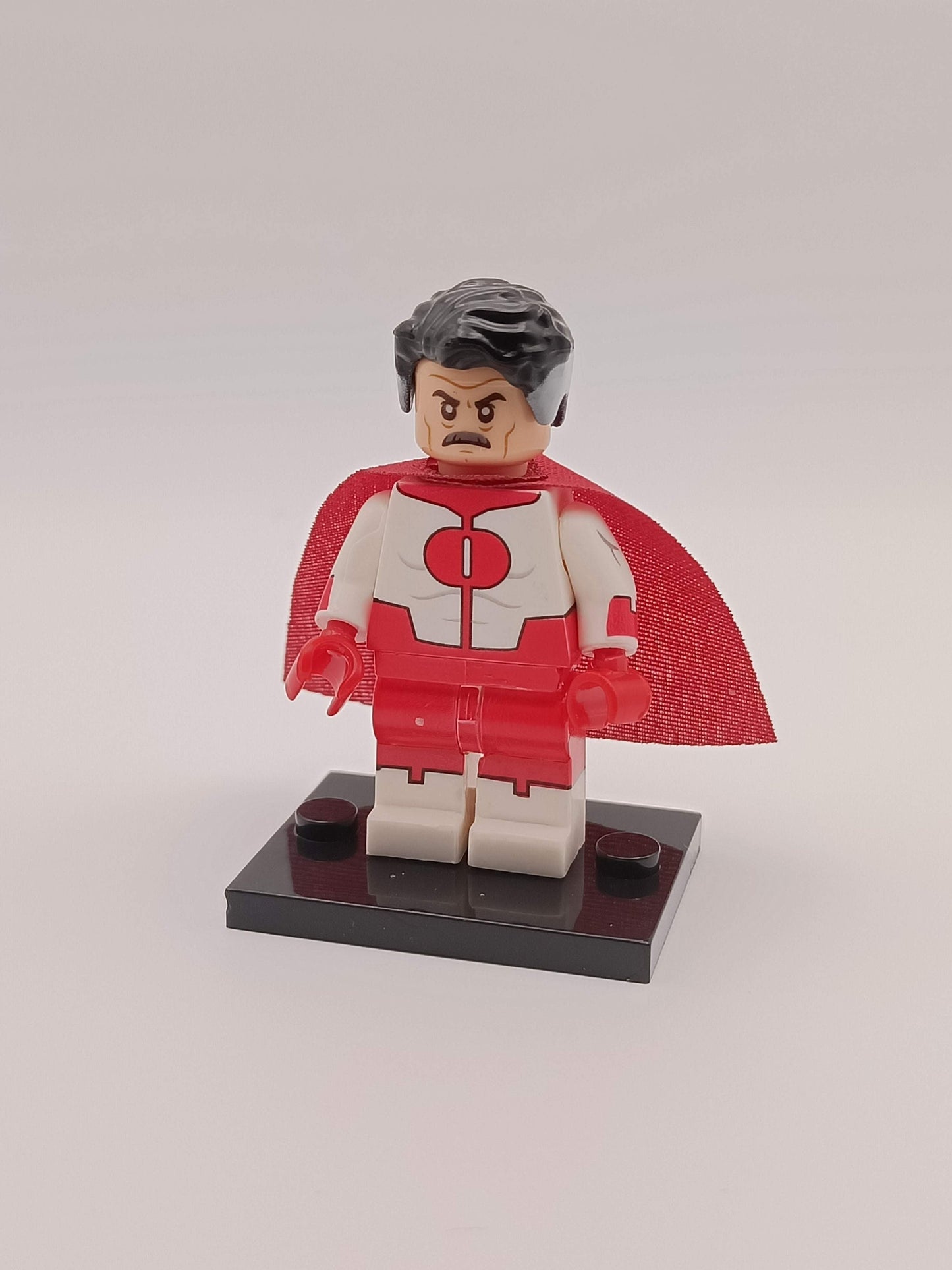 Omni Man / Invincible - Klemmbaustein Custom Minifigur MOC