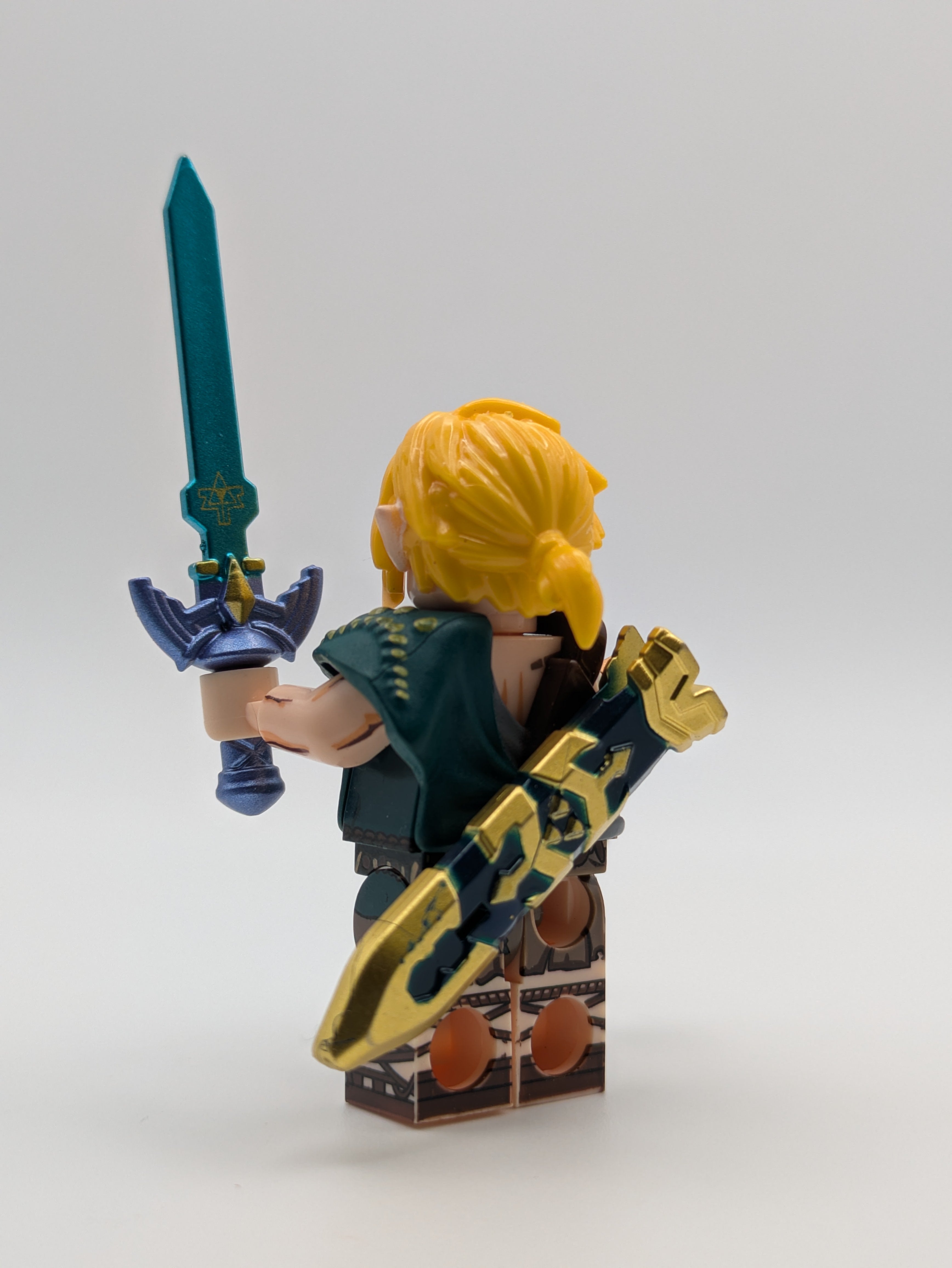 Zelda Link Character - Brick Custom Minifigure MOC