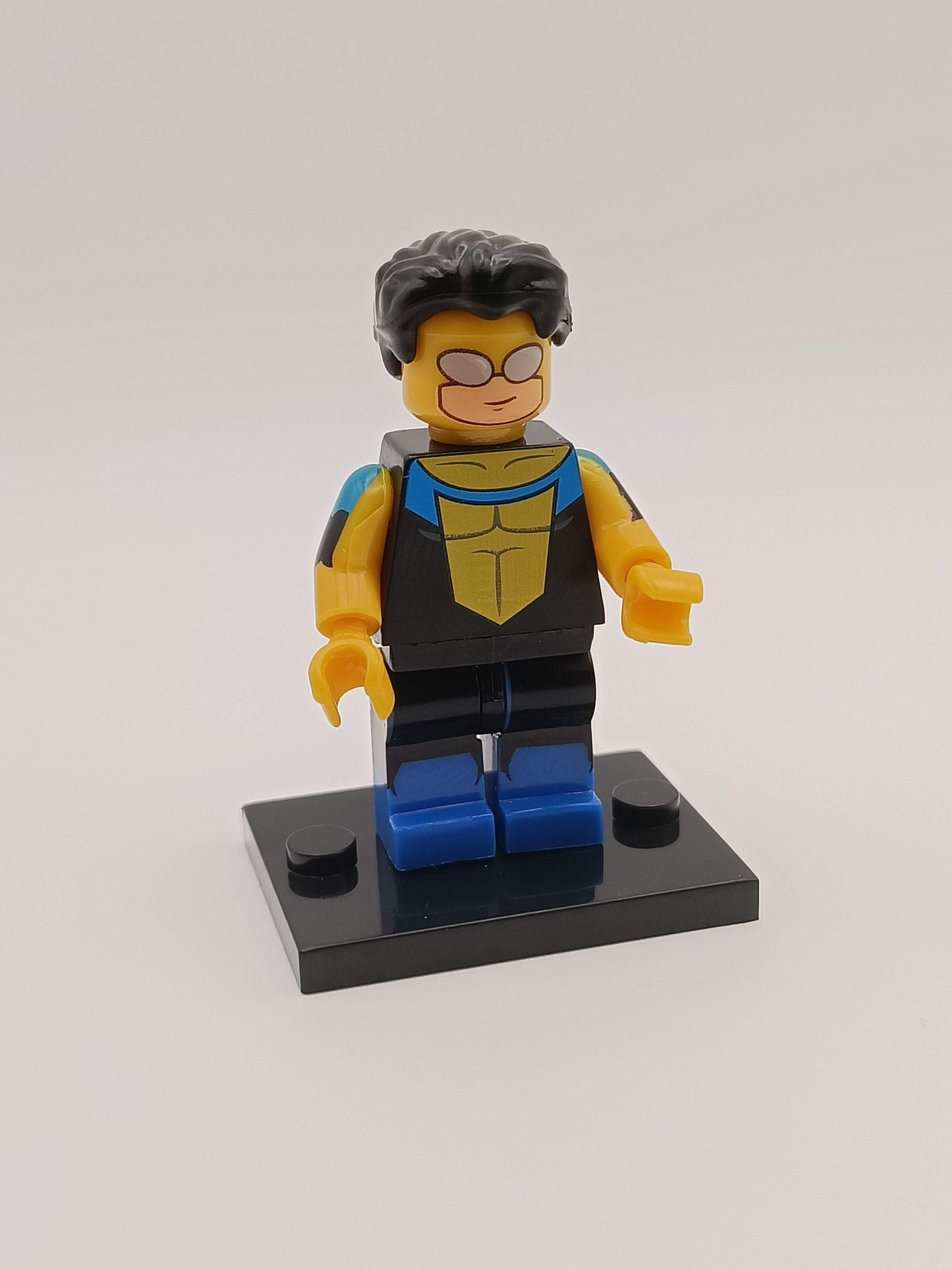 Omni Man / Invincible - Klemmbaustein Custom Minifigur MOC